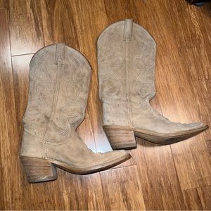Vintage Cowboy Boots Size 5 color light brown